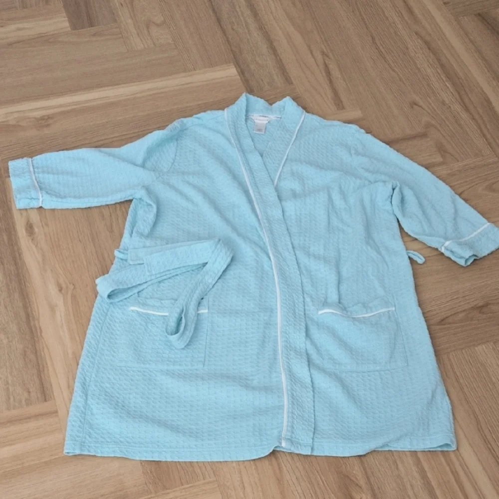 LIZ CLAIBORNE Large Light Blue Waffle Knit Robe - Picture 2 of 7